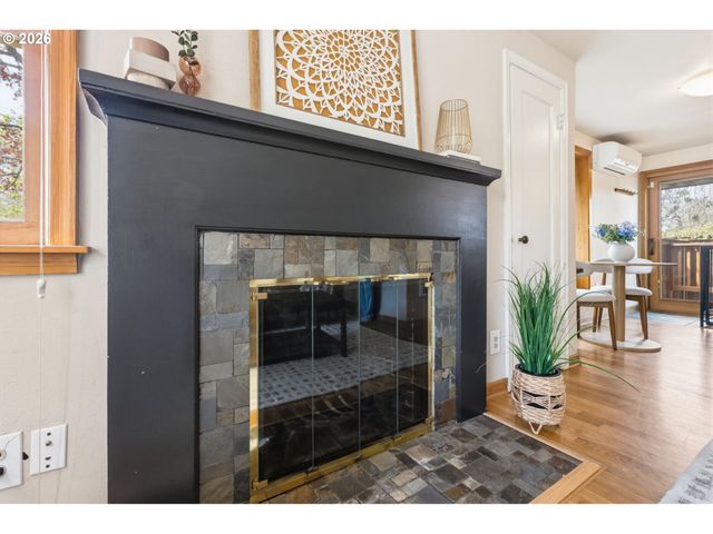 487 W 19TH Ave, Eugene, OR 97401