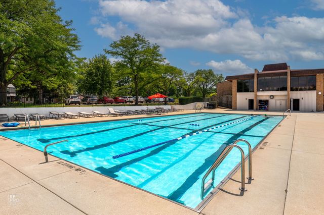 451 Raintree Court 1C, Glen Ellyn, IL 60137