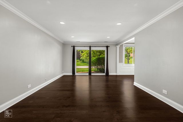 451 Raintree Court 1C, Glen Ellyn, IL 60137
