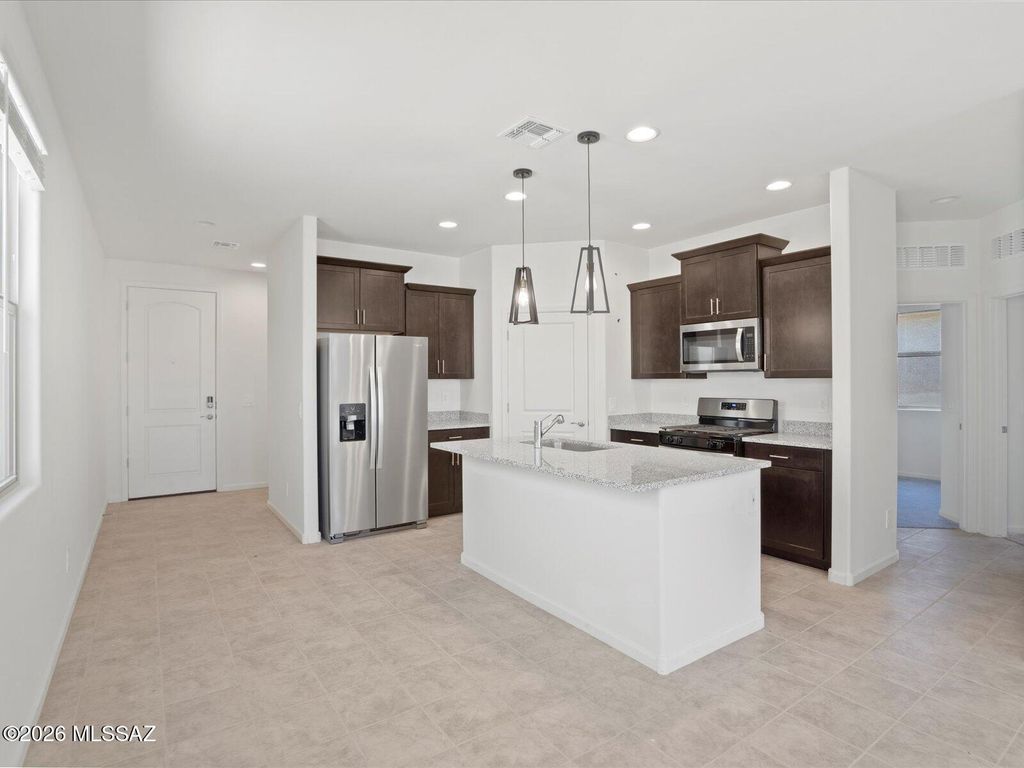 6902 W Sweetshade Lane, Tucson, AZ 85757