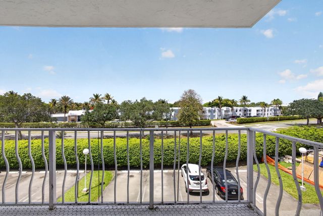 500 Executive Center Drive 3f, West Palm Beach, FL 33401