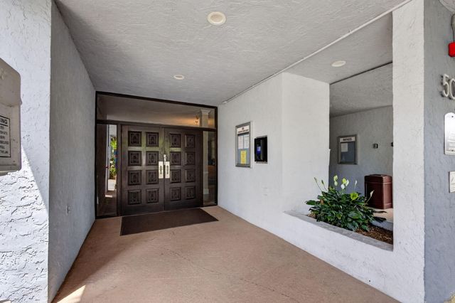 500 Executive Center Drive 3f, West Palm Beach, FL 33401