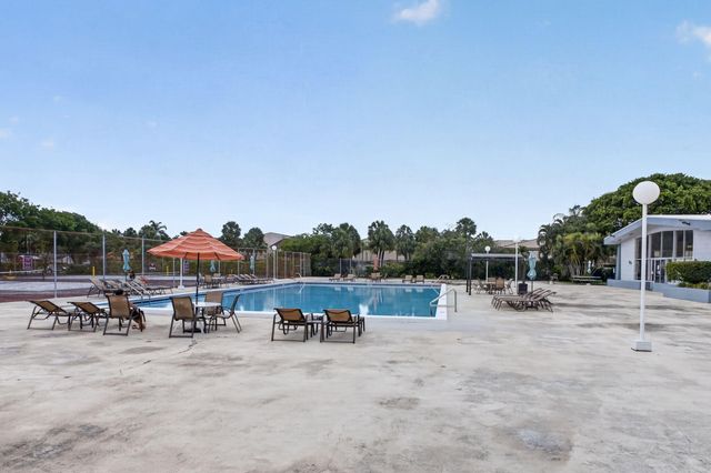 500 Executive Center Drive 3f, West Palm Beach, FL 33401