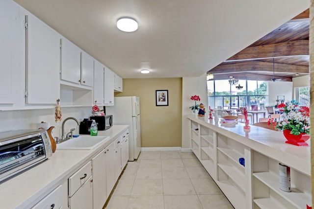 500 Executive Center Drive 3f, West Palm Beach, FL 33401