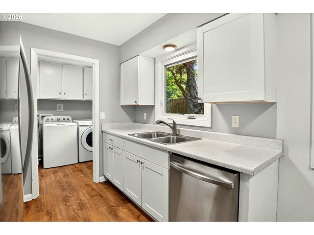 16184 LAKE FOREST Blvd, Lake Oswego, OR 97035