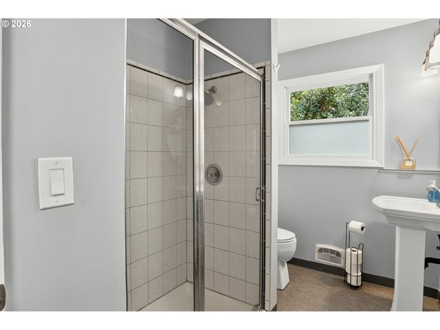 16184 LAKE FOREST Blvd, Lake Oswego, OR 97035