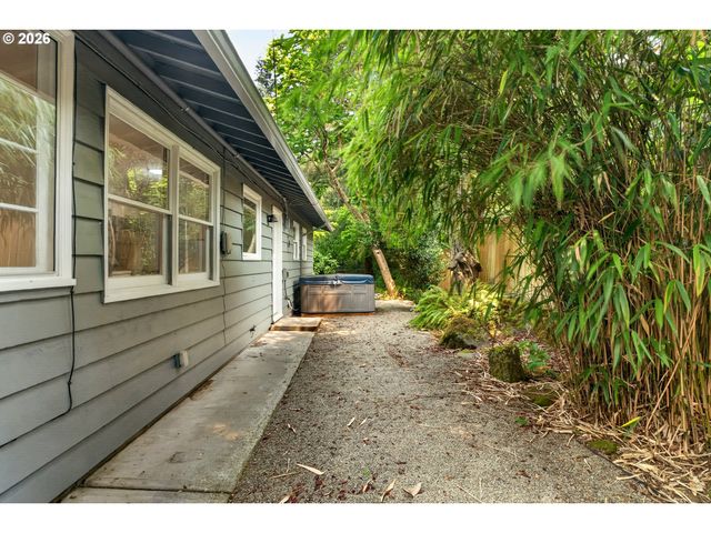 16184 LAKE FOREST Blvd, Lake Oswego, OR 97035