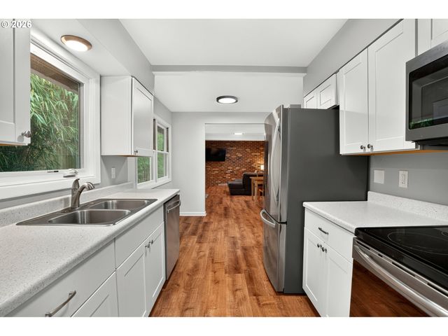 16184 LAKE FOREST Blvd, Lake Oswego, OR 97035