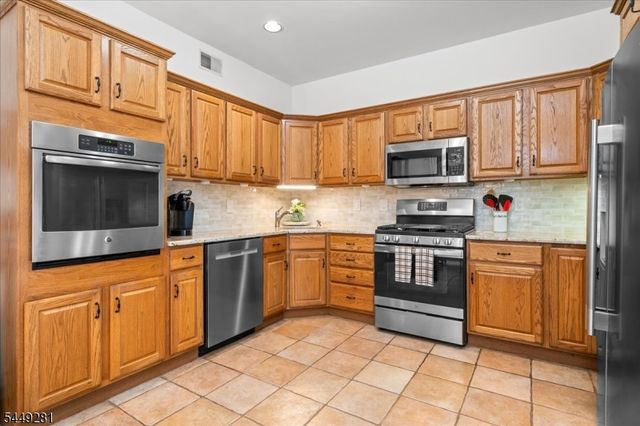 9 Cypress Ln, Hardyston Twp., NJ 07419