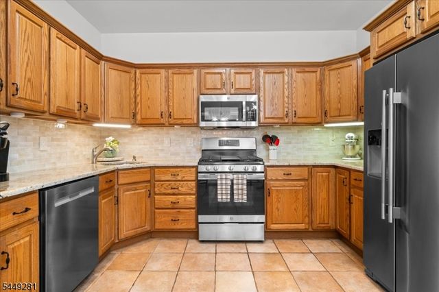 9 Cypress Ln, Hardyston Twp., NJ 07419