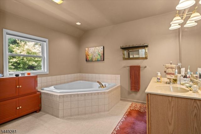 9 Cypress Ln, Hardyston Twp., NJ 07419