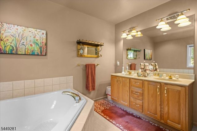 9 Cypress Ln, Hardyston Twp., NJ 07419