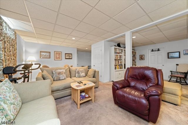 9 Cypress Ln, Hardyston Twp., NJ 07419