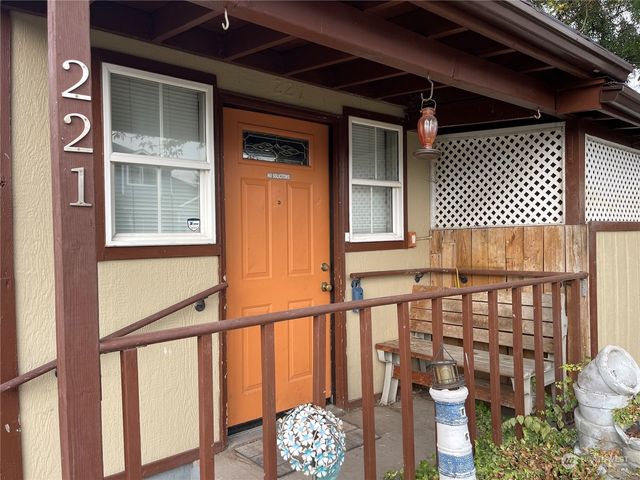 221 2nd Avenue N, Algona, WA 98001