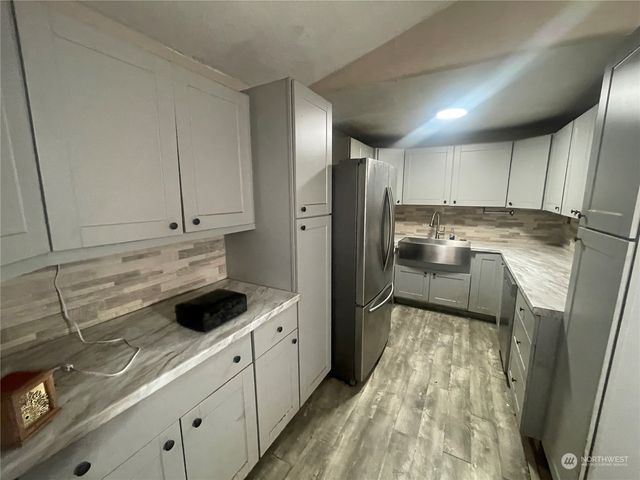 221 2nd Avenue N, Algona, WA 98001
