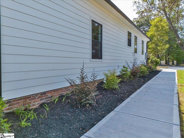 210 Woodfield Avenue, Fountain Inn, SC 29644