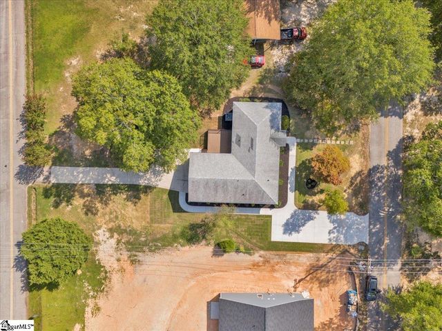 210 Woodfield Avenue, Fountain Inn, SC 29644