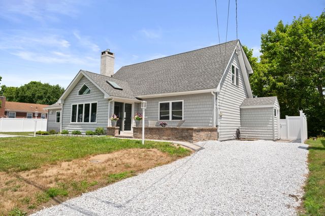 56 Columbus Avenue, Old Lyme, CT 06371