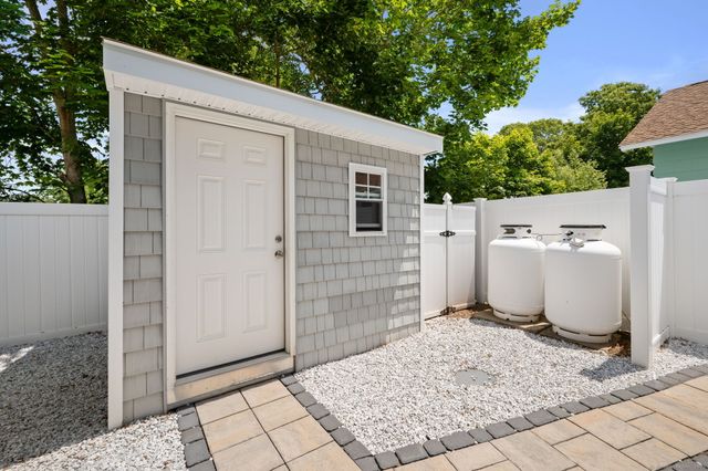 56 Columbus Avenue, Old Lyme, CT 06371