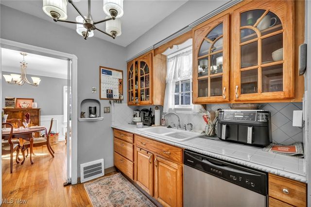 3877 Faversham Road, University Heights, OH 44118