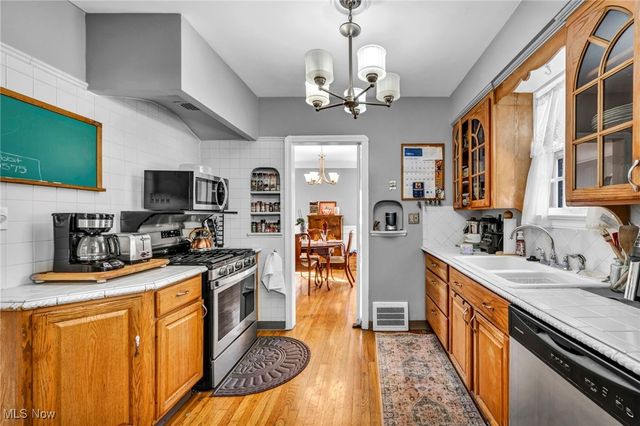 3877 Faversham Road, University Heights, OH 44118