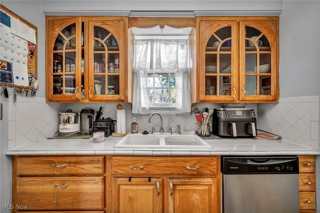 3877 Faversham Road, University Heights, OH 44118