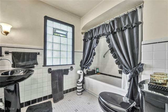 3877 Faversham Road, University Heights, OH 44118