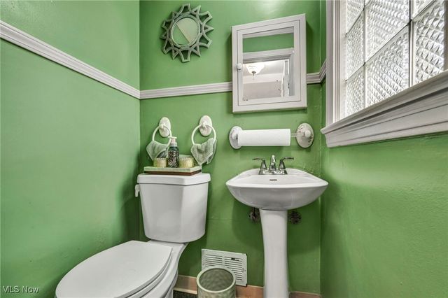 3877 Faversham Road, University Heights, OH 44118