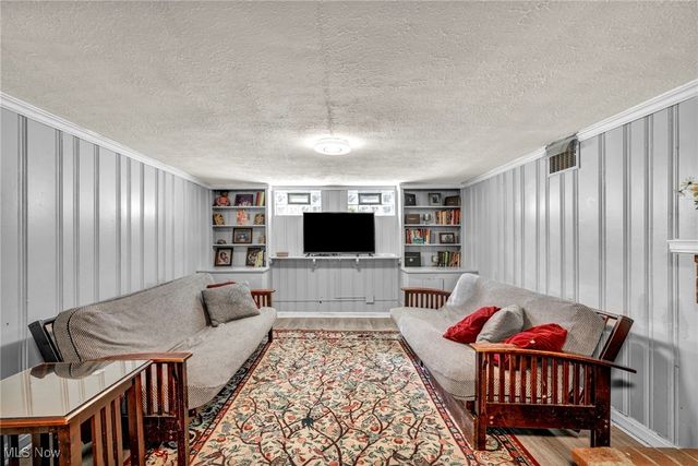 3877 Faversham Road, University Heights, OH 44118