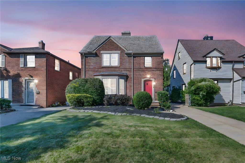 3877 Faversham Road, University Heights, OH 44118