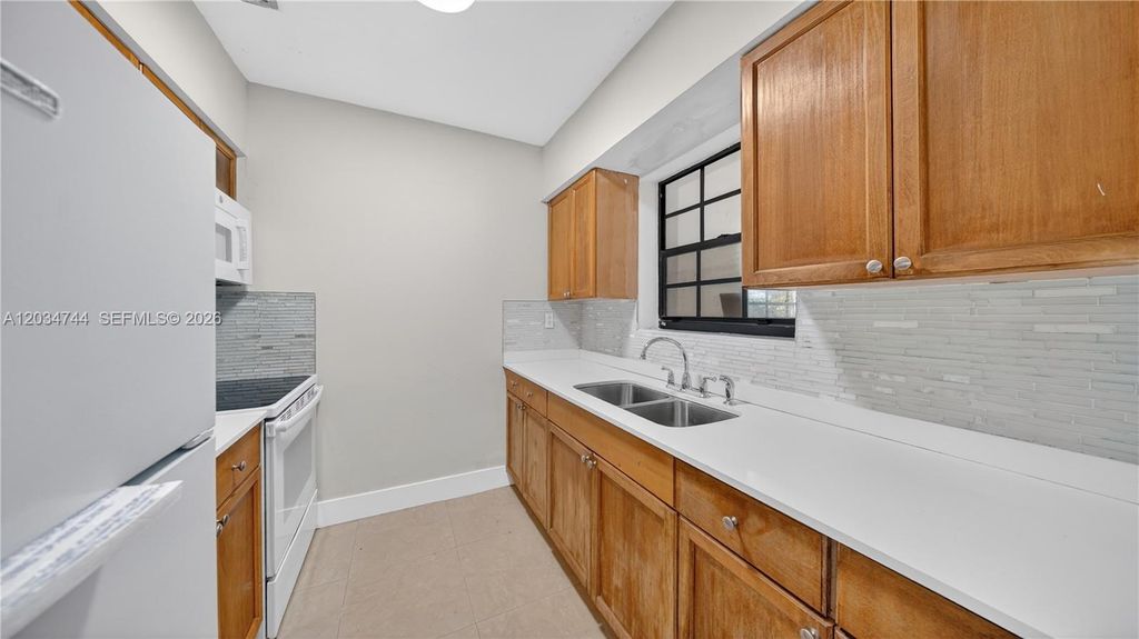 Image 5 of property listing at 8200 NW 34th Ave, Miami, FL 33147