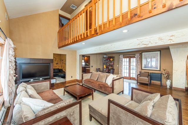 69 Buena Vista Dr, Ringwood Boro, NJ 07456