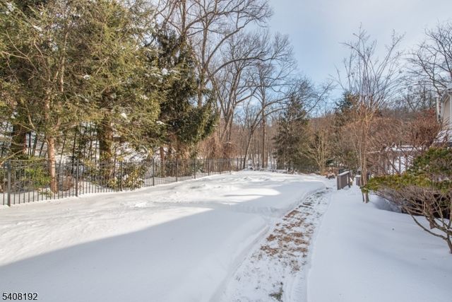 69 Buena Vista Dr, Ringwood Boro, NJ 07456