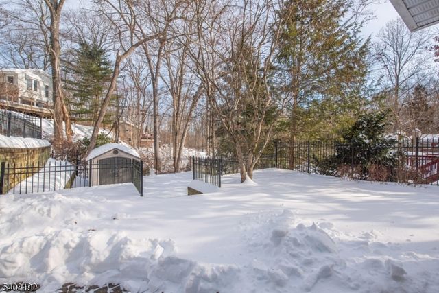 69 Buena Vista Dr, Ringwood Boro, NJ 07456