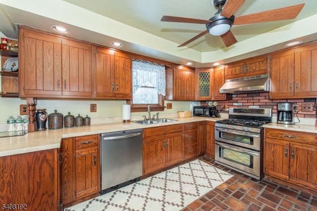 69 Buena Vista Dr, Ringwood Boro, NJ 07456