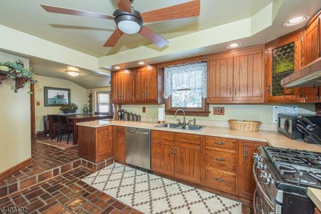 69 Buena Vista Dr, Ringwood Boro, NJ 07456