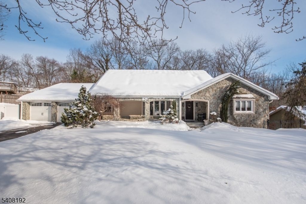 69 Buena Vista Dr, Ringwood Boro, NJ 07456