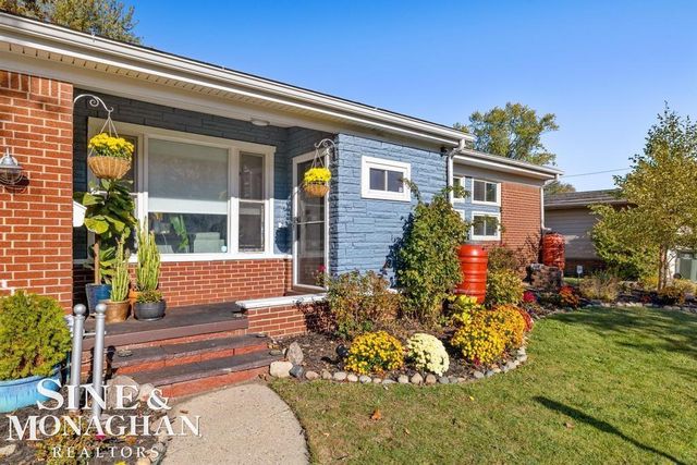 22425 Saint Joan St Street, St Clair Shores, MI 48080