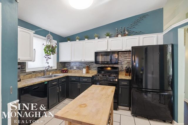 22425 Saint Joan St Street, St Clair Shores, MI 48080