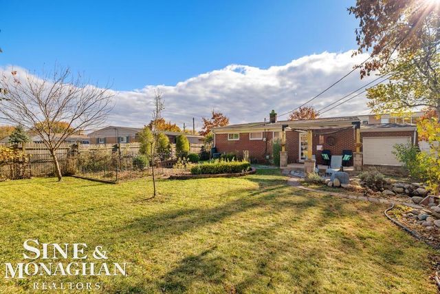 22425 Saint Joan St Street, St Clair Shores, MI 48080