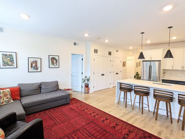 4281 Washington St 4C, Boston, MA 02131