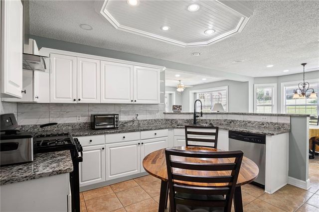 12189 Lauren Way, Fayetteville, GA 30215