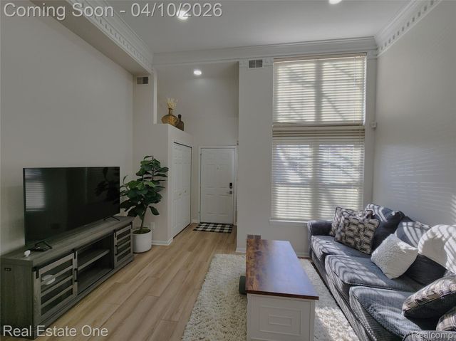 1341 S Washington Avenue, Royal Oak, MI 48067