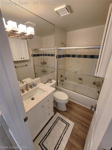 1341 S Washington Avenue, Royal Oak, MI 48067
