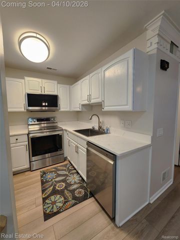 1341 S Washington Avenue, Royal Oak, MI 48067