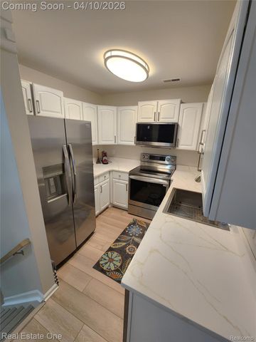 1341 S Washington Avenue, Royal Oak, MI 48067