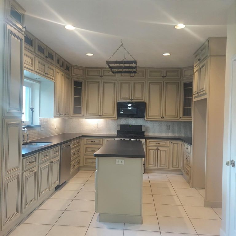 6827 Trimstone Drive, Pasadena, TX 77505