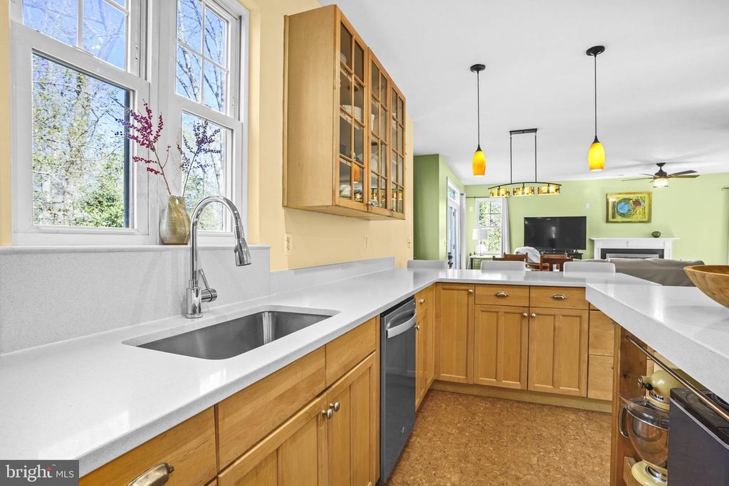 Image 12 of property listing at 90 PARK AVE, Edgewater, MD 21037