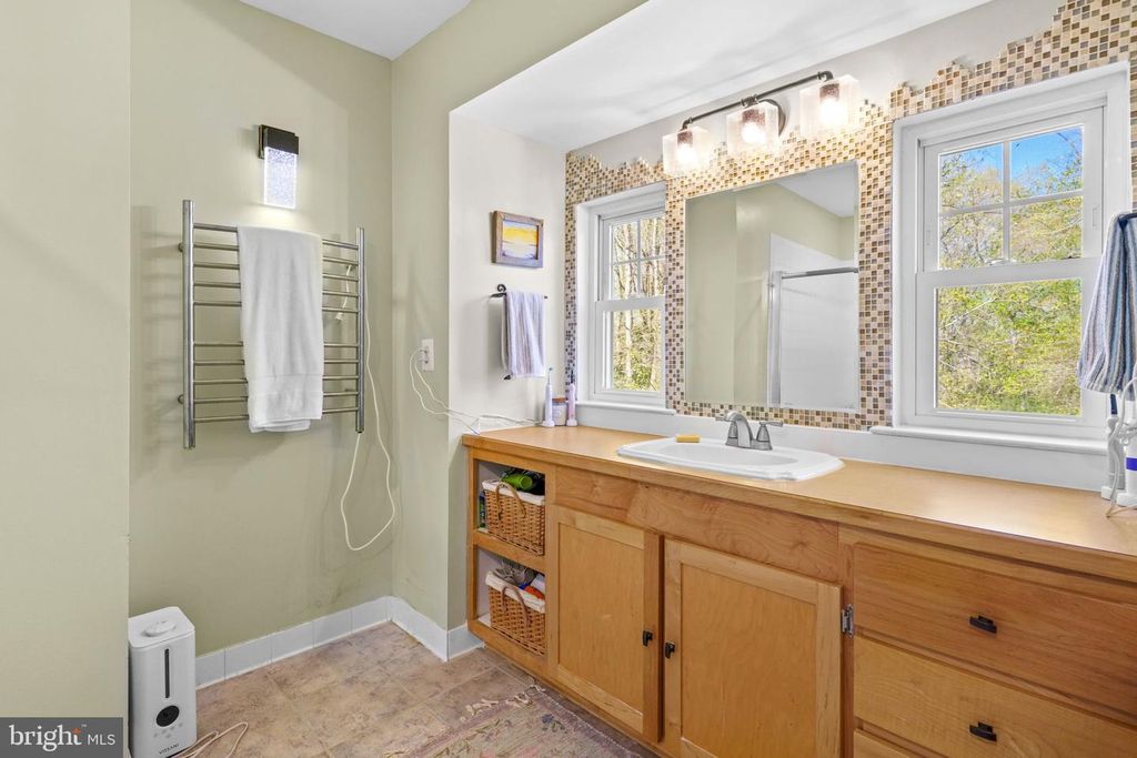 Image 20 of property listing at 90 PARK AVE, Edgewater, MD 21037