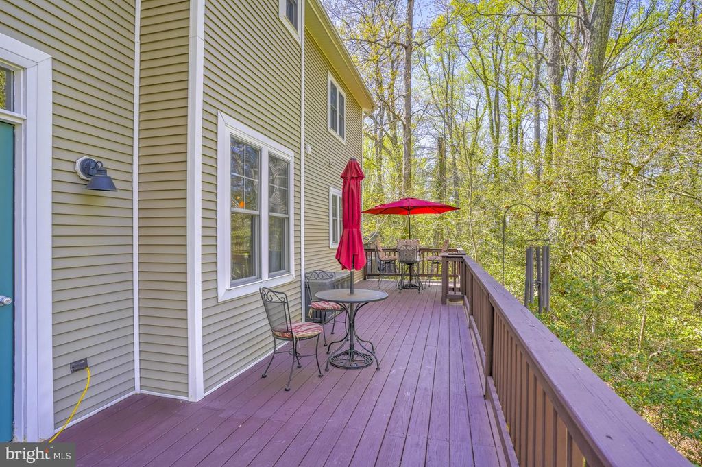 Image 28 of property listing at 90 PARK AVE, Edgewater, MD 21037